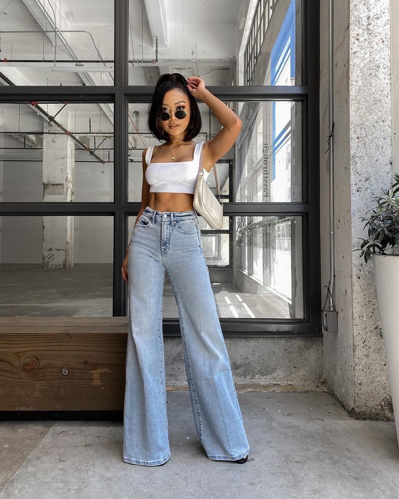 Джинсы клеш